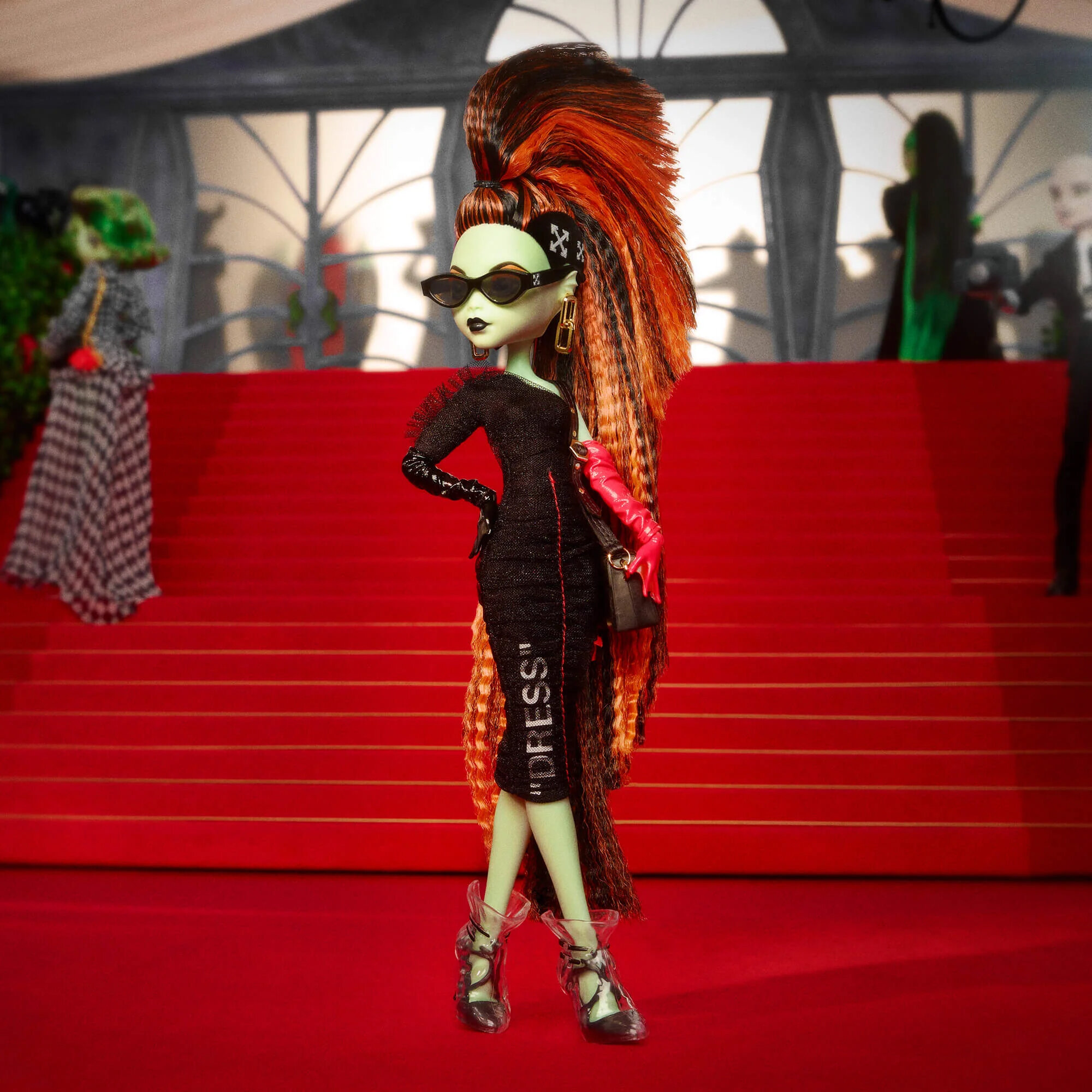 Кукла Электра Мелоди эксклюзив коллекционной Скулекторной серии торгового модного дома Офф-уайт Монстер хай Monster High Off-White Electra Melody.