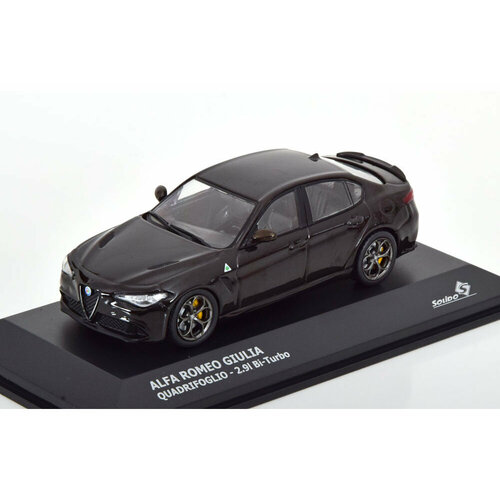 Alfa romeo giulia quadrofoglio black