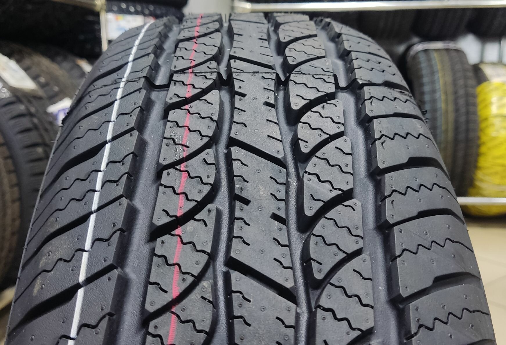 225/75 R-16 Arivo Terrano ARV H/T 104T