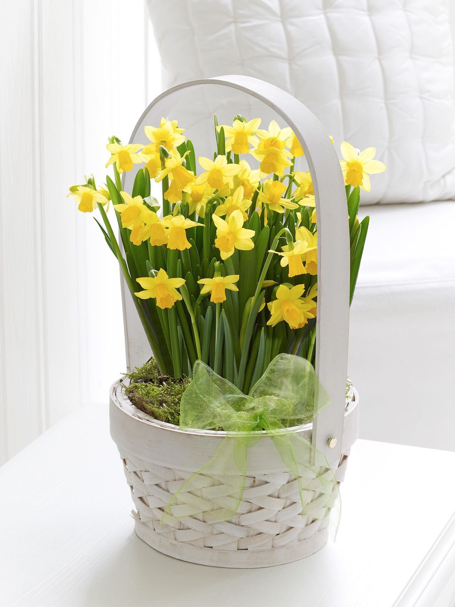 Весенний букет "Нарциссы в вазе"