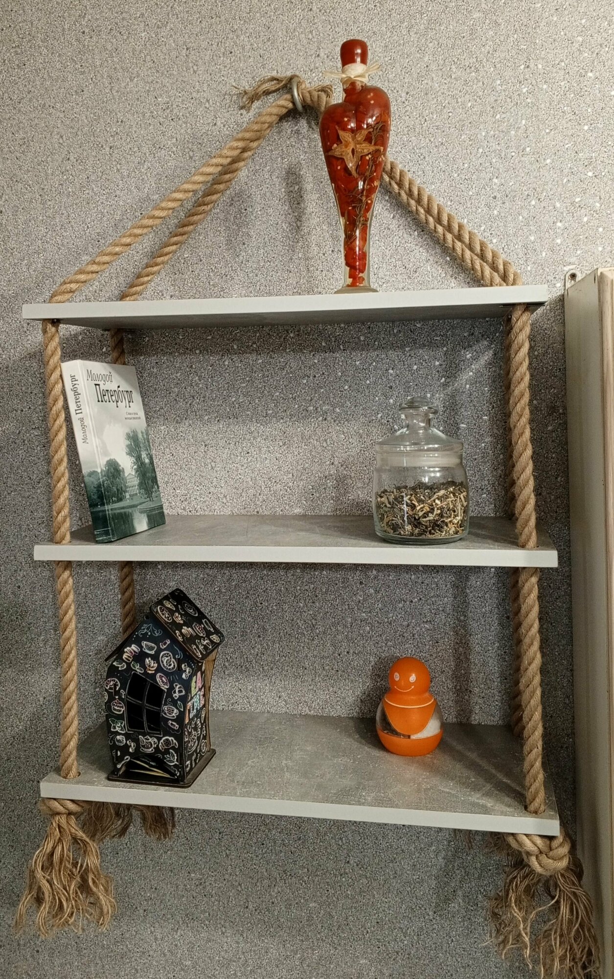 фото Полка подвесная настенная