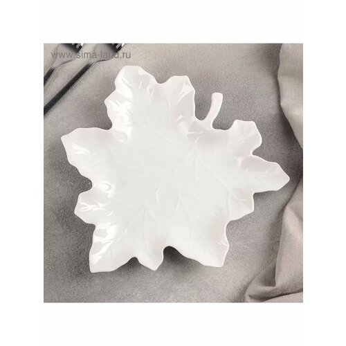 Блюдо керамическое сервировочное Кленовый лист 2223 см 925₽