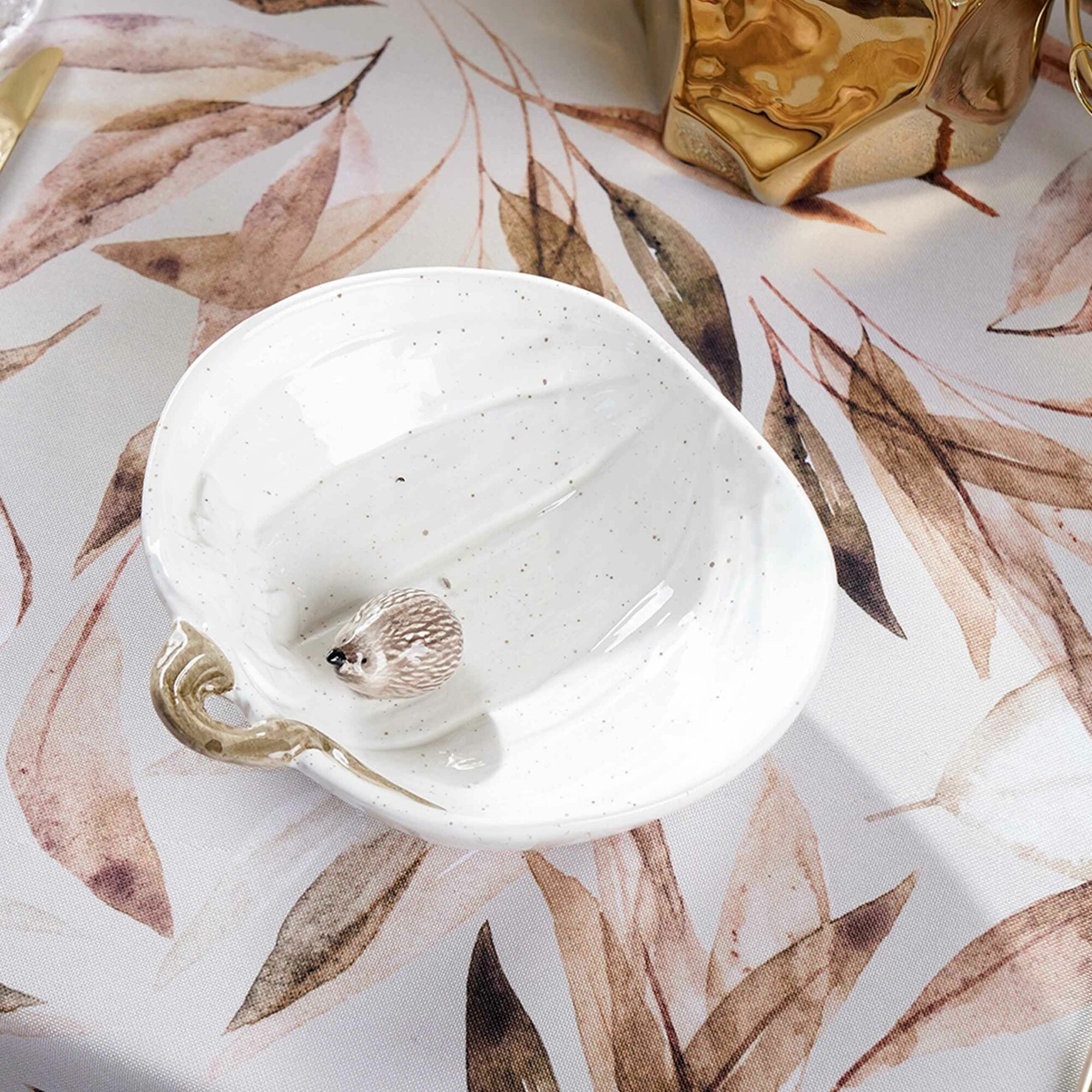 Блюдо глубокое, 18x5 см, керамика, молочное, в крапинку, Еж на тыкве, Slight frost