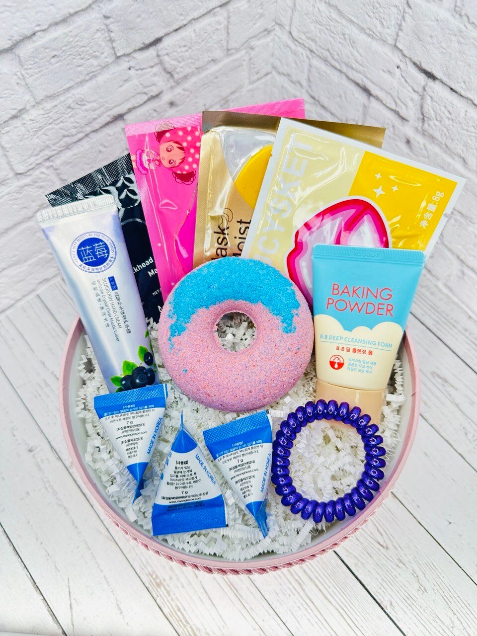 Подарочный набор для женщин Бьюти Бокс/Beauty Box с косметикой/Уходовая и декоративная косметика для лица и тела