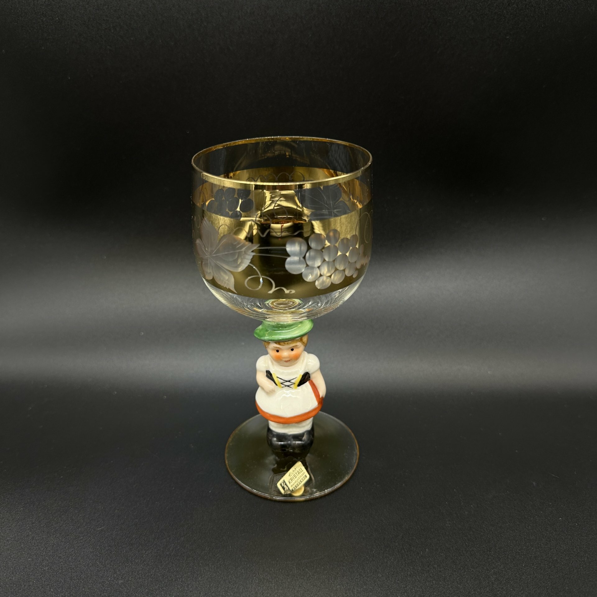 фото Бокал для вина (ремер) с ножкой в виде фигурки девочки Goebel M.J. Hummel в национальном костюме