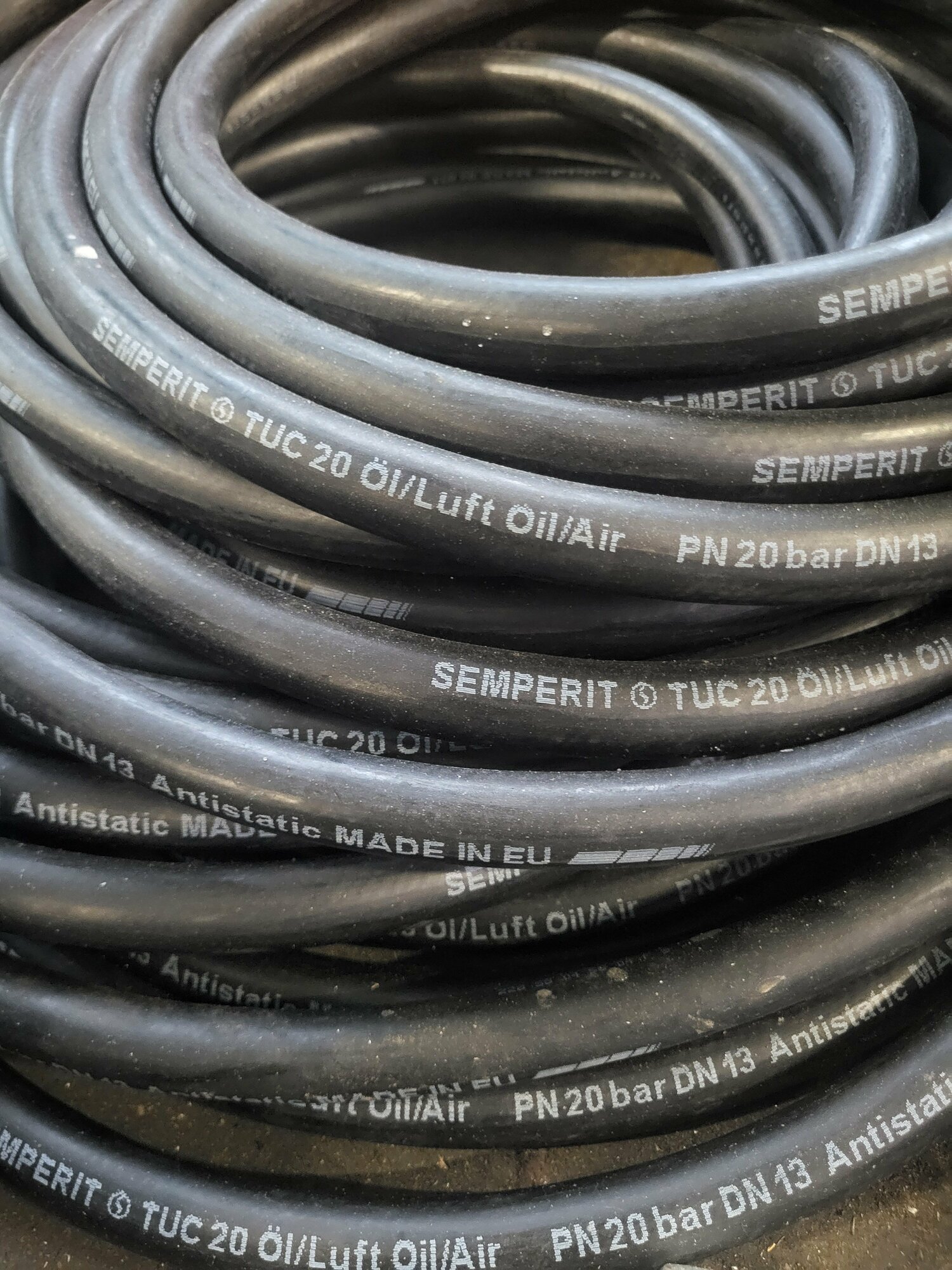 фото TUС20 D12 мм Рукав для минеральных масел, маслобензостойкий 20 бар (1 метр)