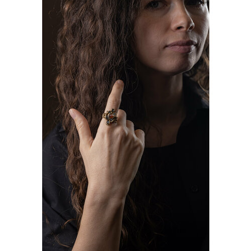 Кольцо обручальное Братья Глазуновы подглядывающая вязальница, серебро, 925 проба, золочение, корунд, гранат, размер 13, золотой, оранжевый