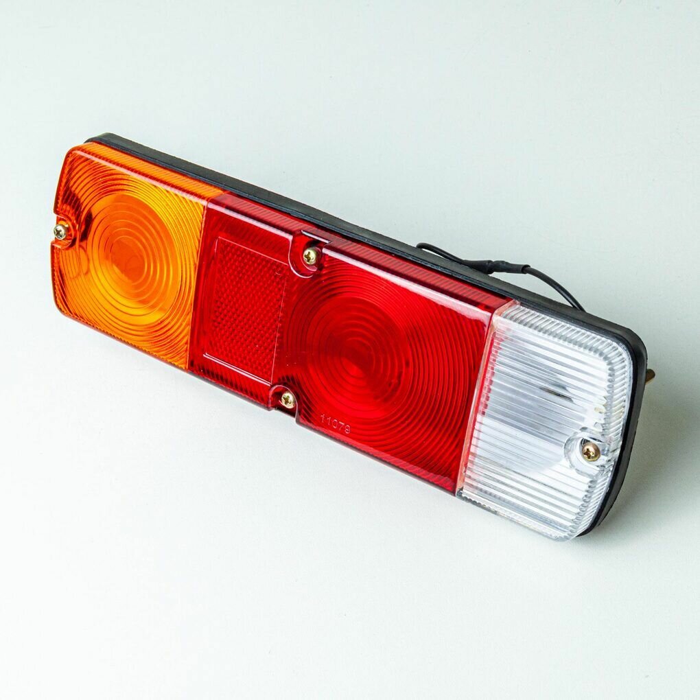 фото Стоп сигнал TOYOTA DYNA узкий, левый/правый одинаковые, AUTODEPO