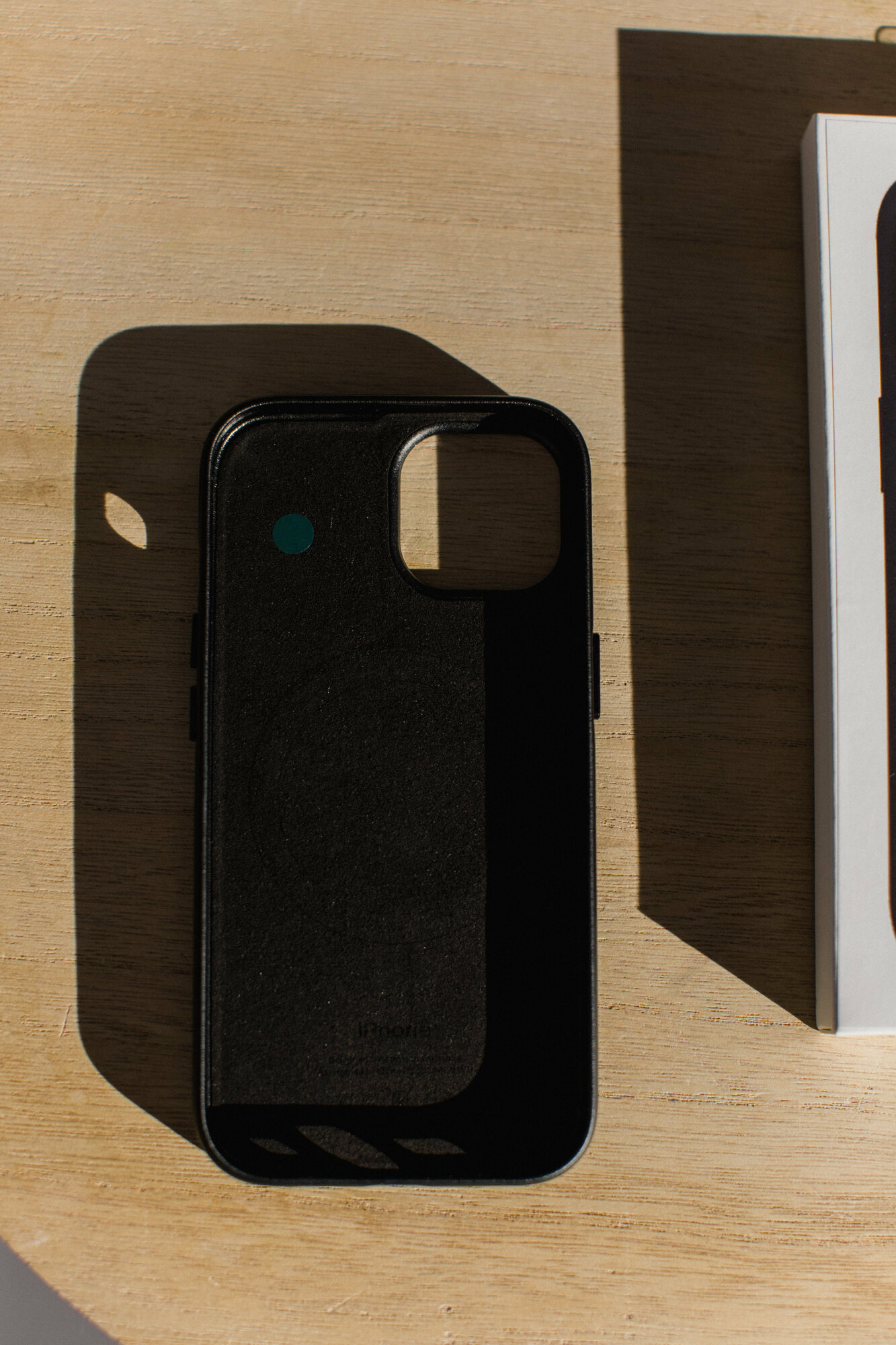 Чехол черный для IPhone 15 Leather Case с анимацией и функцией MagSafe — фото 1