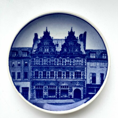 Декоративная коллекционная мини-тарелка "Амагенторв". Фарфор, деколь, диаметр 8см. Дания, Royal Copenhagen, 2010