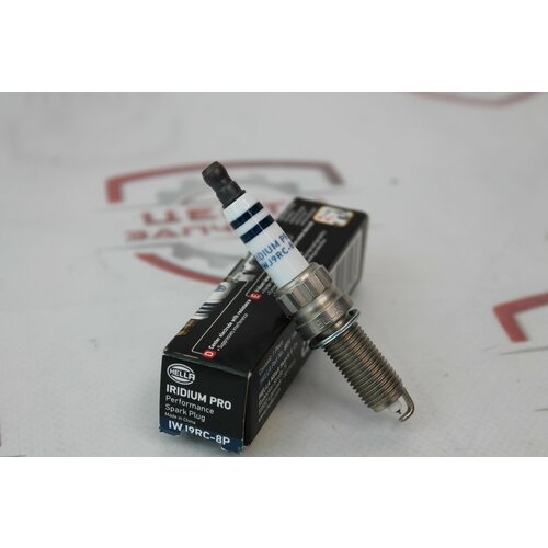 Свеча зажигания HELLA 8EH188706781