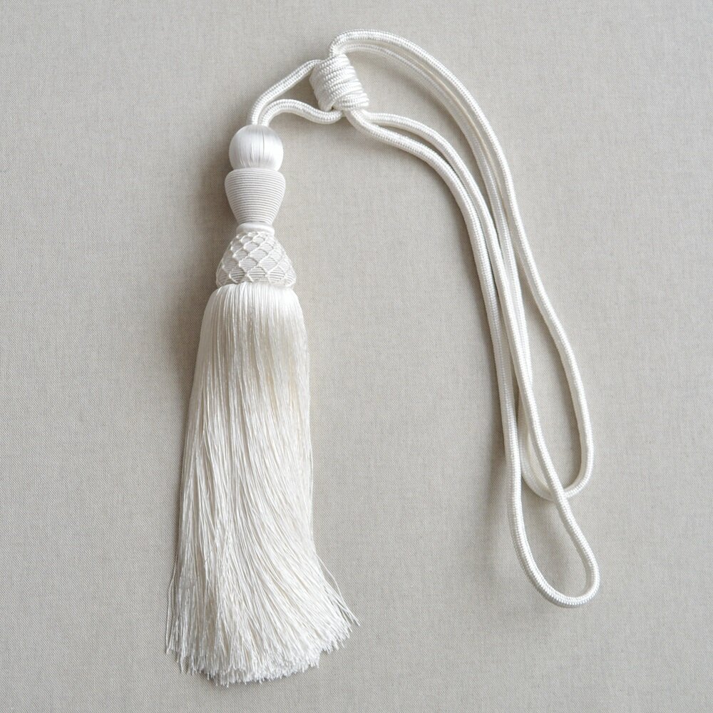 Подхват-кисть 1 шт для штор с ажурной сеточкой длина 87 см длина кисти 38 см цвет молочно-белый