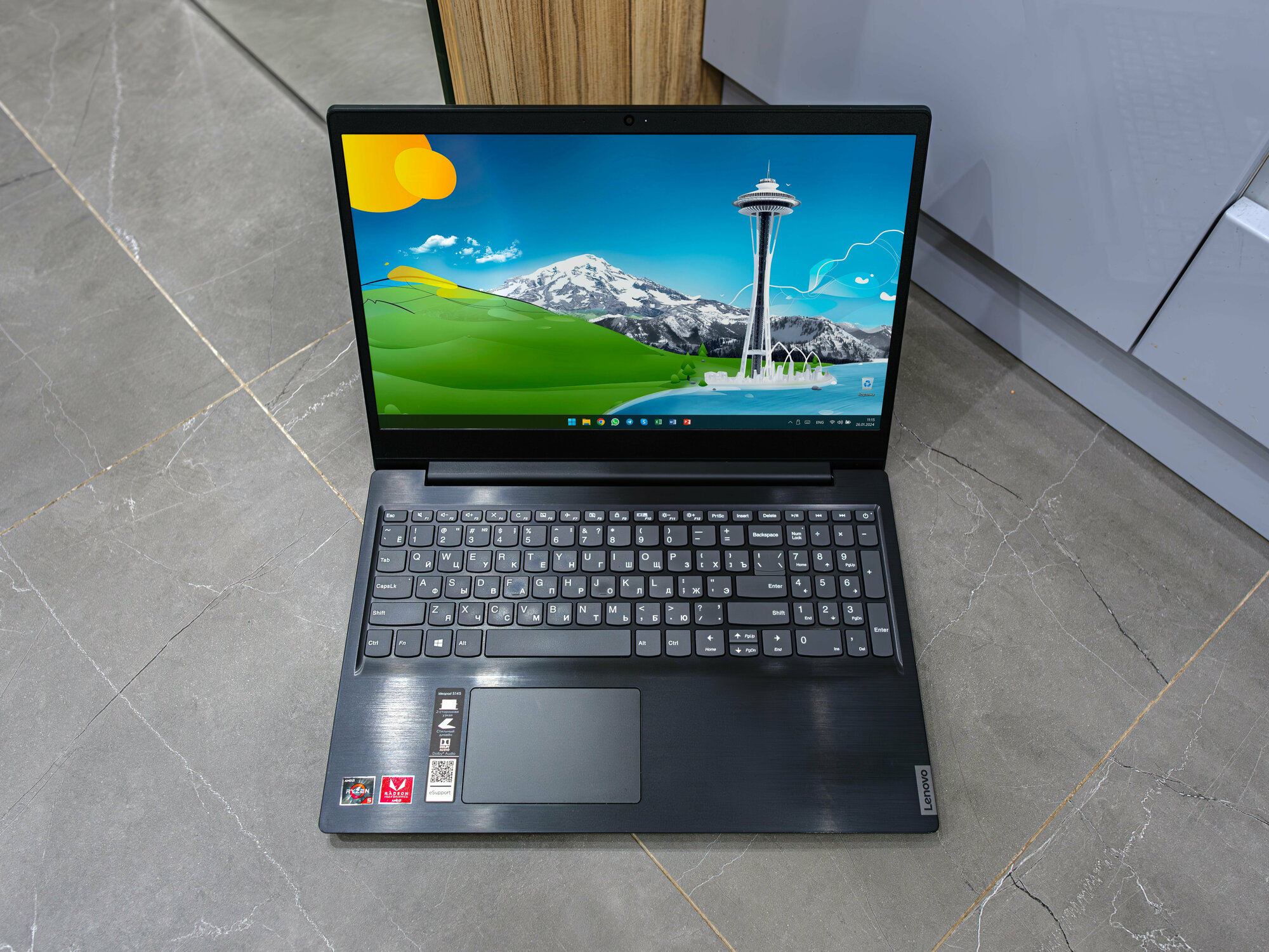 Мощный ноутбук Lenovo Ryzen 5 с SSD 256 Гб и 8 Гб оперативной памяти