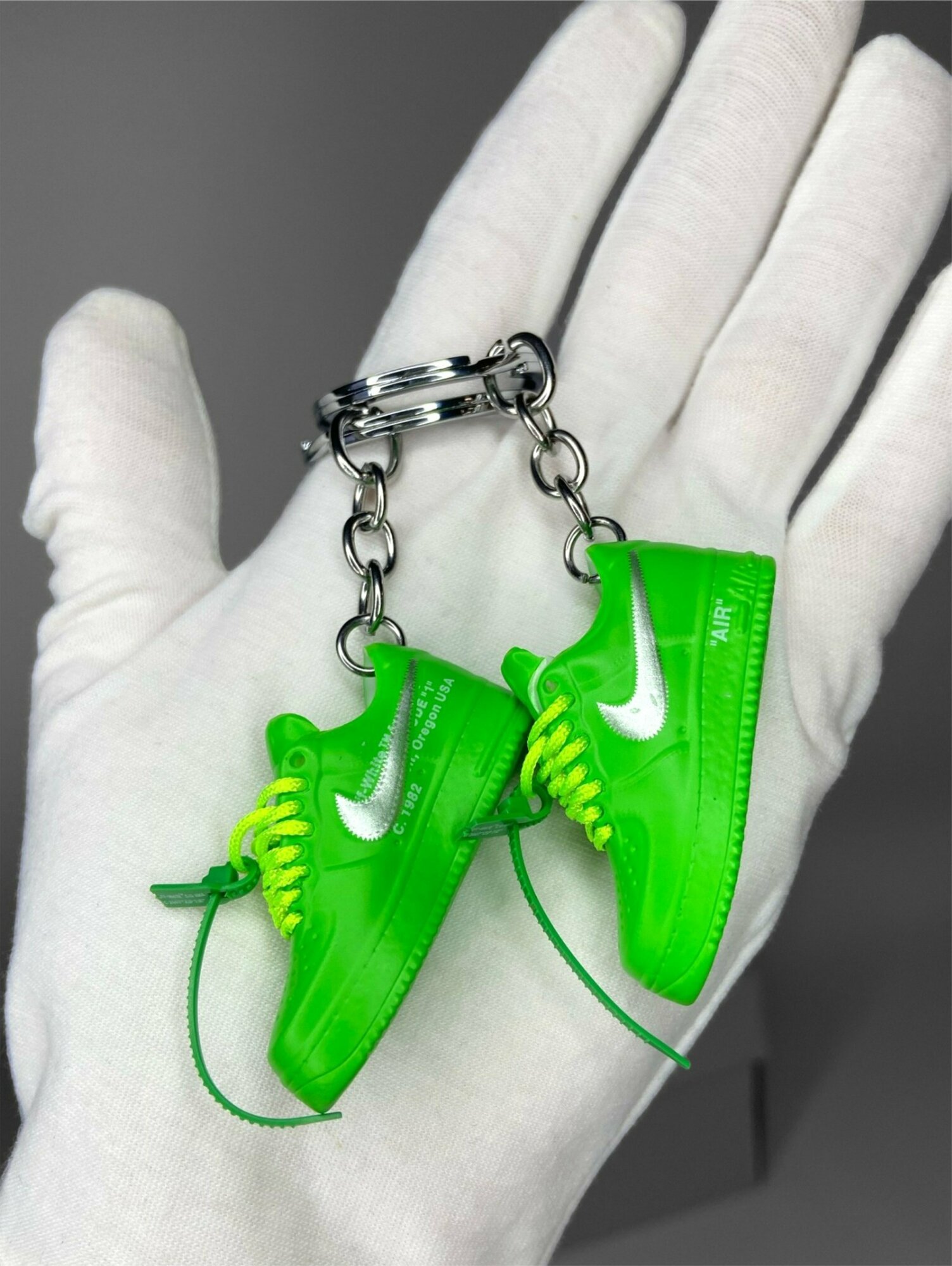 Брелок кроссовок Nike зелёный 555777-301 (L)
