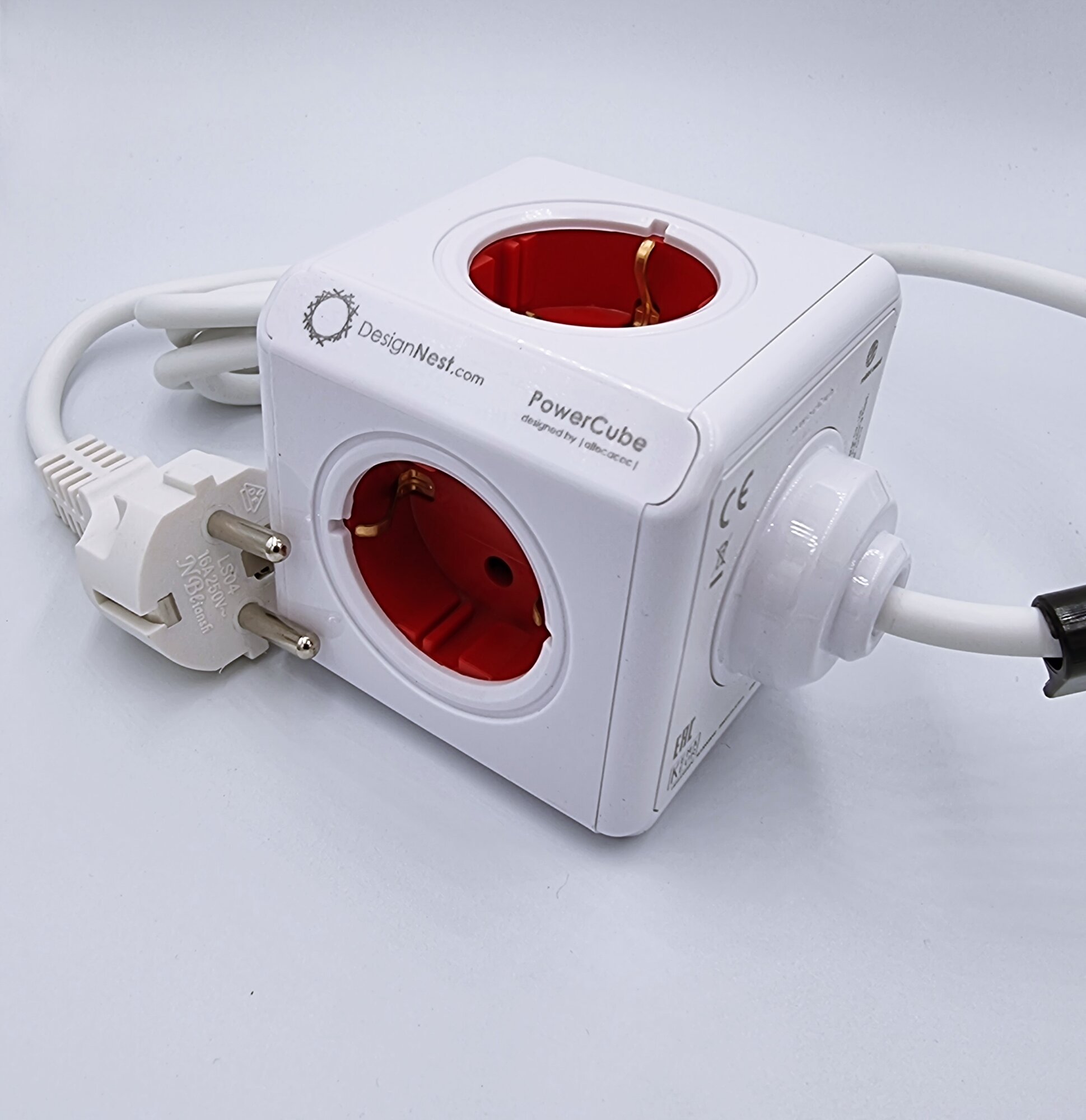 Сетевой удлинитель (фильтр) Allocacoc/DesignNest PowerCube Extended USB 1402RD/DEEUPC, 4 розетки, 2 USB, провод 1,5 метра, крепление в комплекте, красный