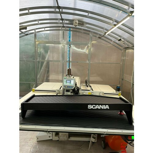 Стол на торпедо для Scania 5R Черная экокожа Красные ромбы Ящик 9670₽