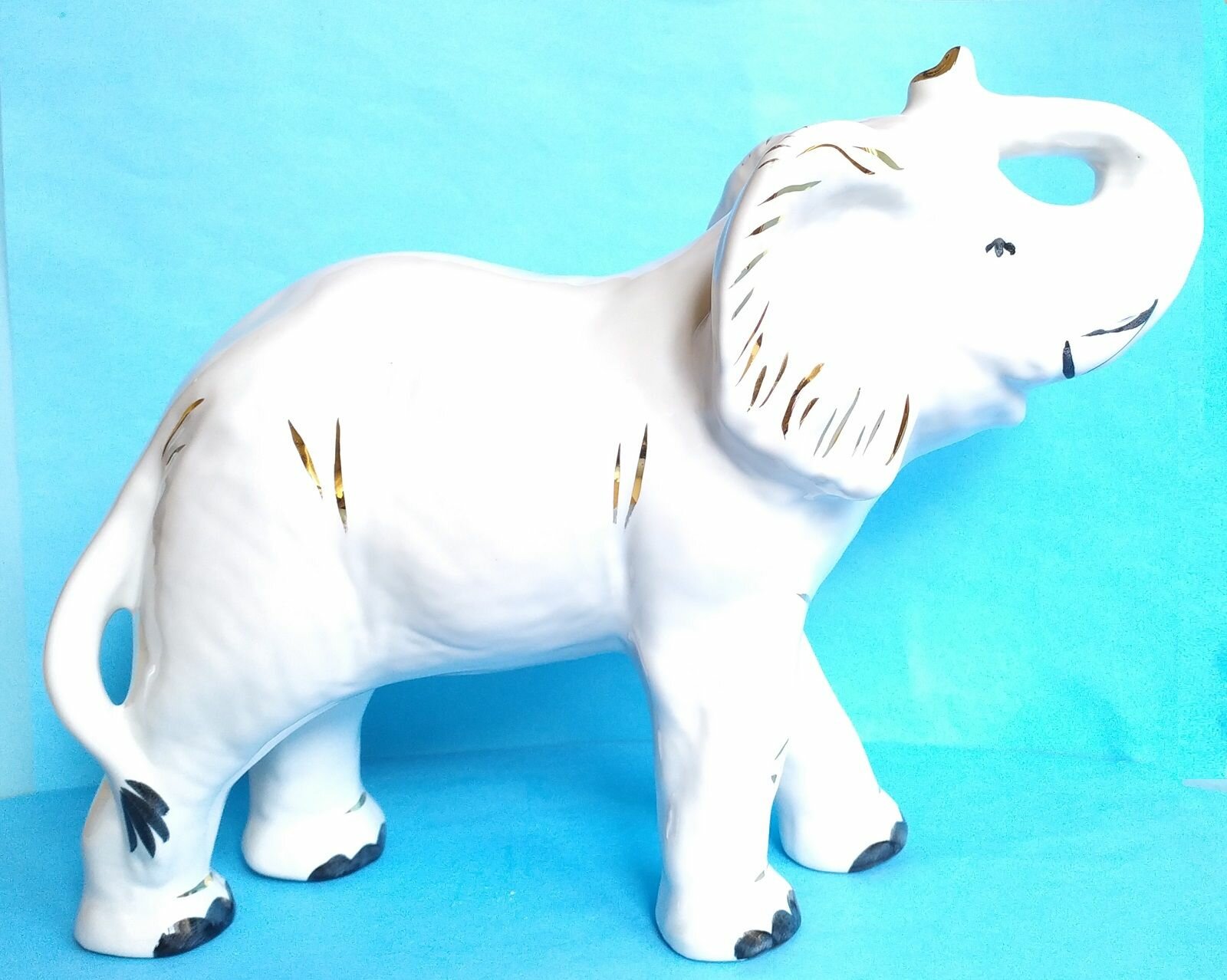 Слон большой белый с позолотой КФ