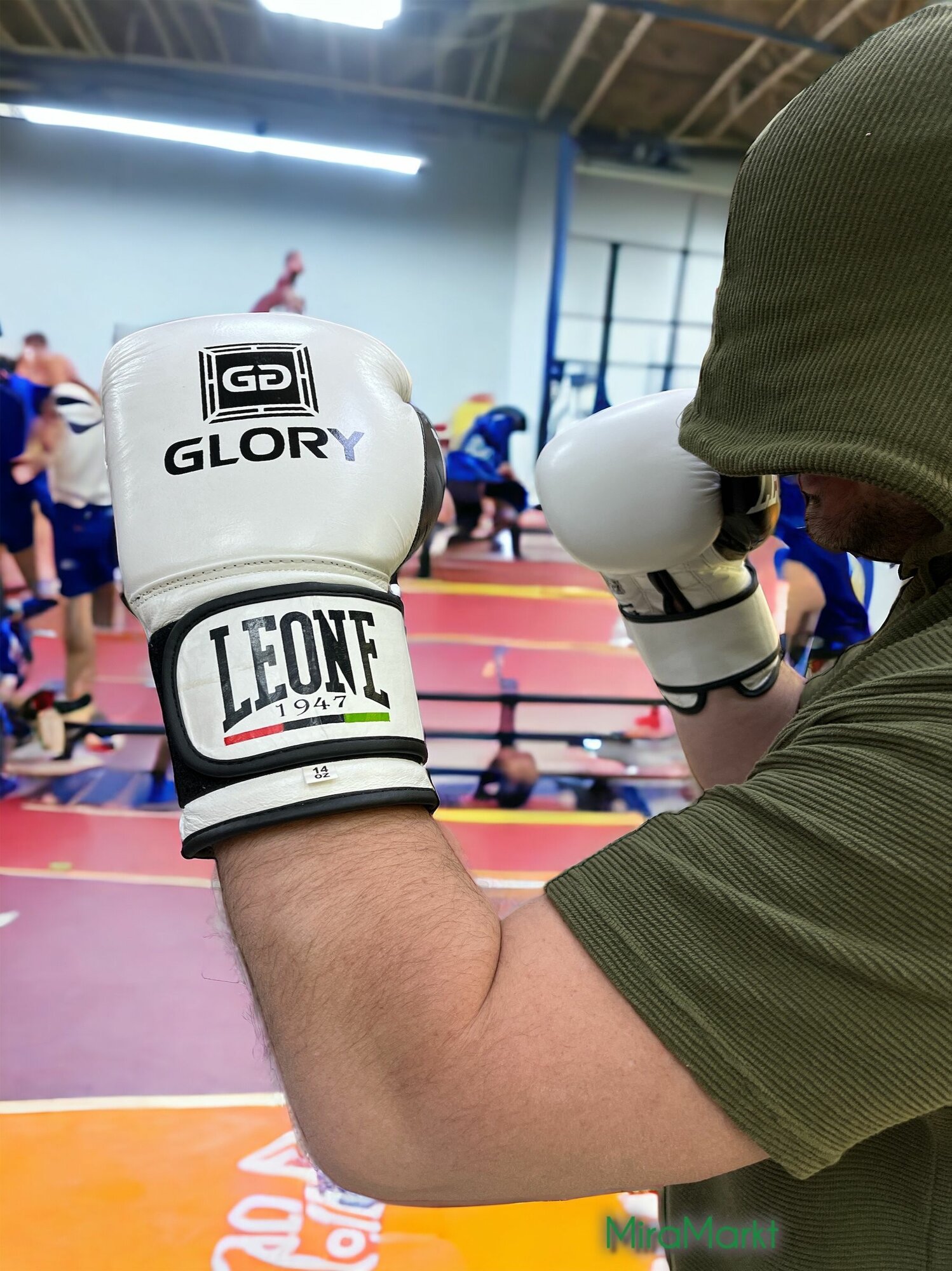Боксерские перчатки Glory 18 oz