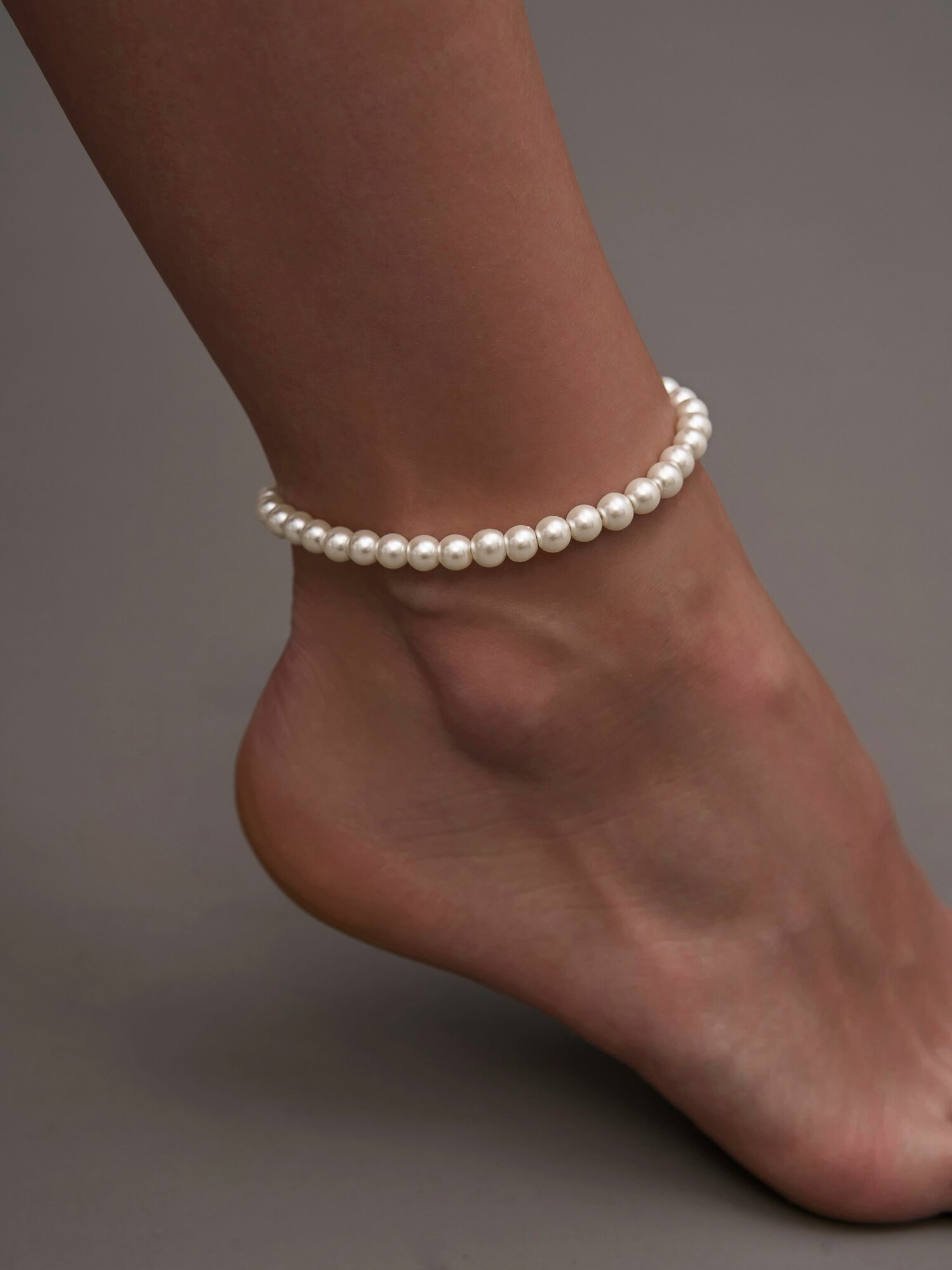 Браслет на ногу, длина 21 см, белый — фото 1