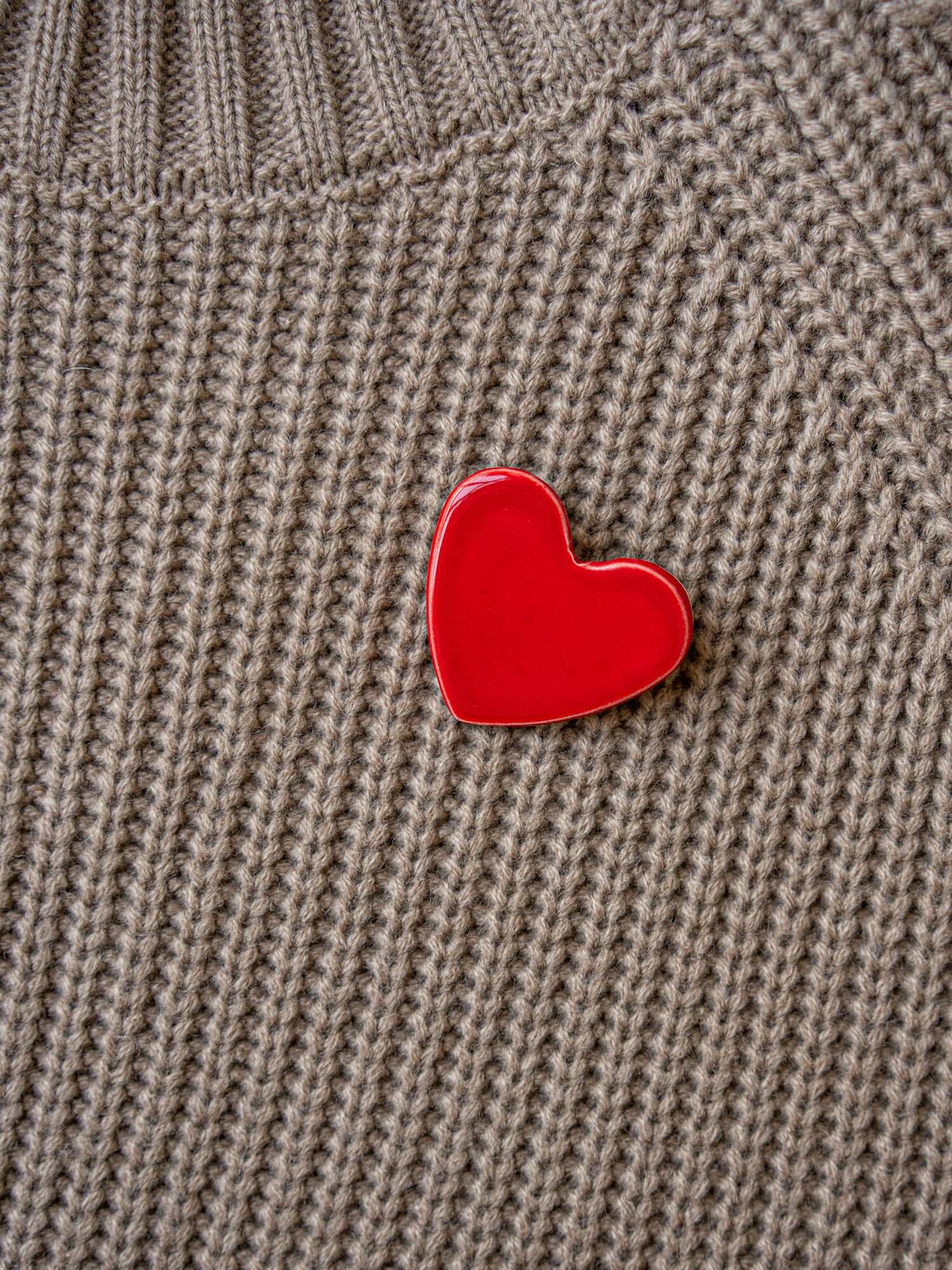 Керамический значок "Сердце" благое дело 4*4 см красный