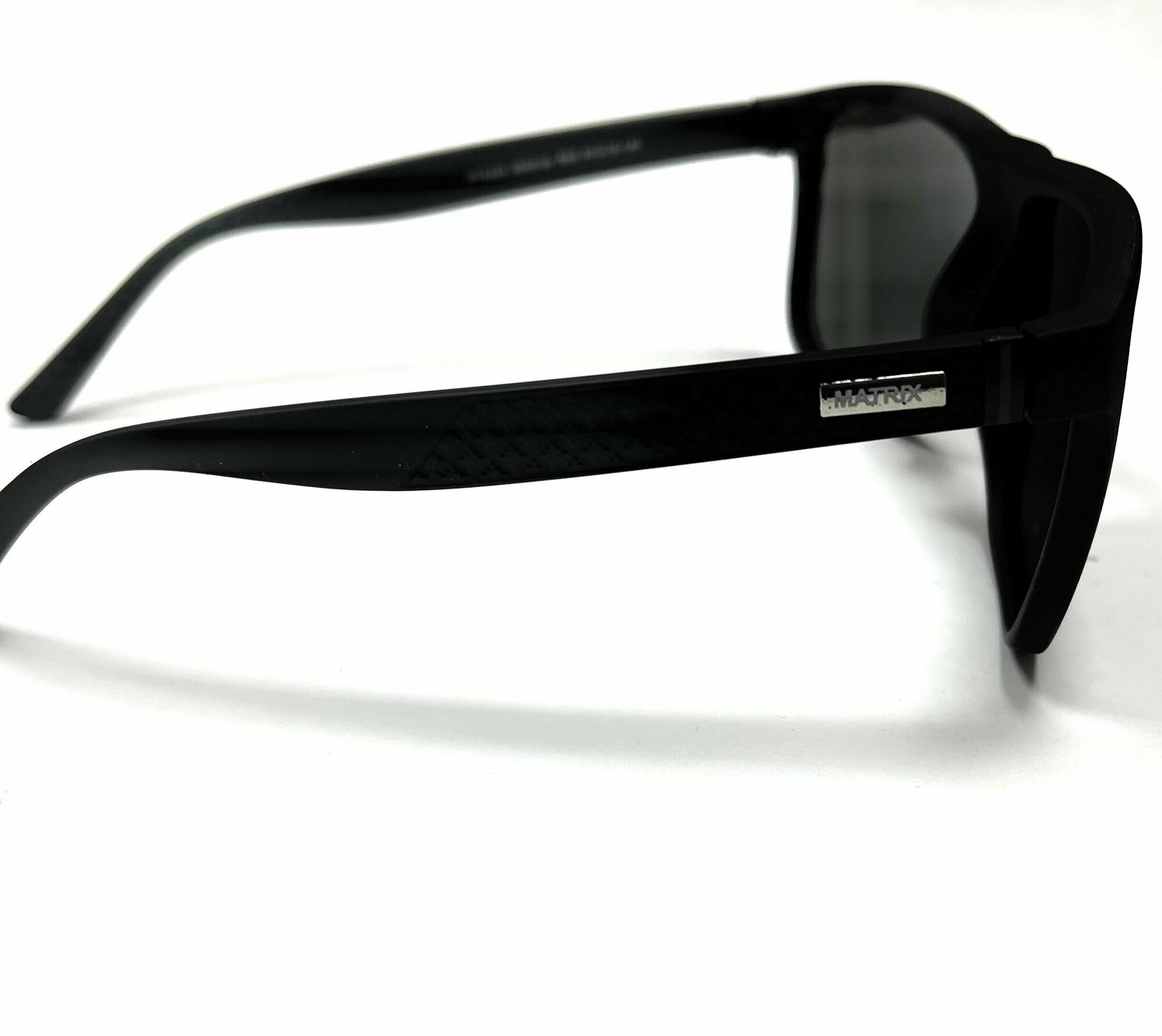 Солнцезащитные очки Matrix  Очки солнцезащитные Matrix Polarized