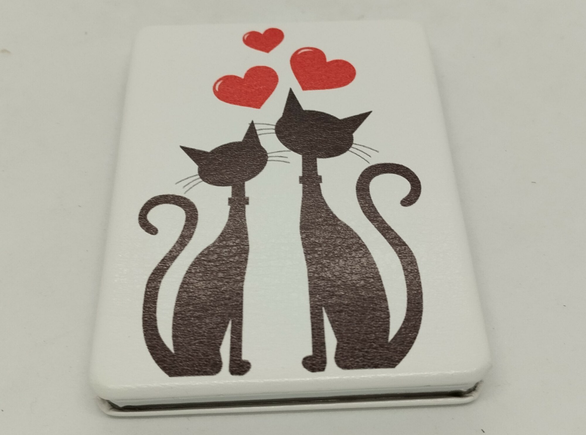 Зеркало кожаное, прямоугольное "Кошки с сердечками" — фото 1