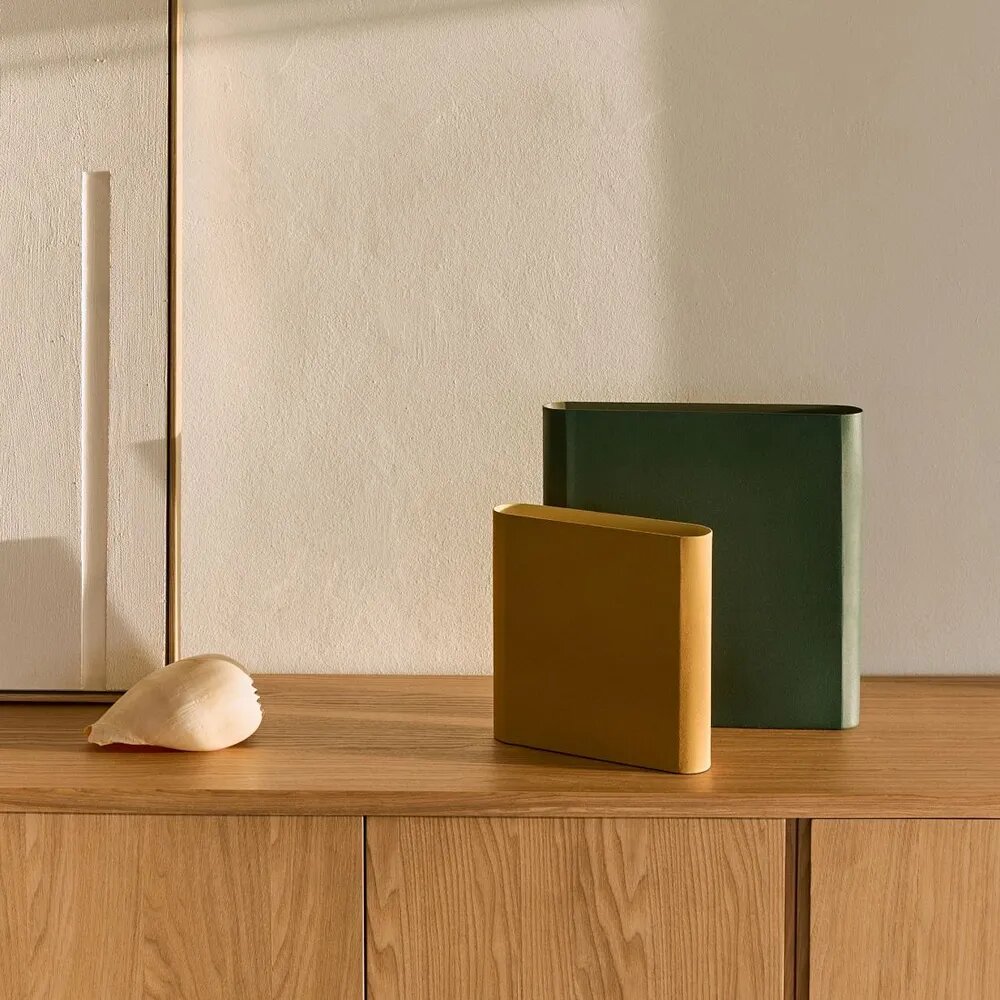 фото Petra Набор из 2 металлических ваз горчичного и зеленого цвета 12 см/15 см