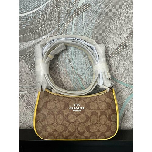 фото Сумка барсетка coach, фактура тиснение, рельефная, перфорированная, гладкая, матовая, зернистая
