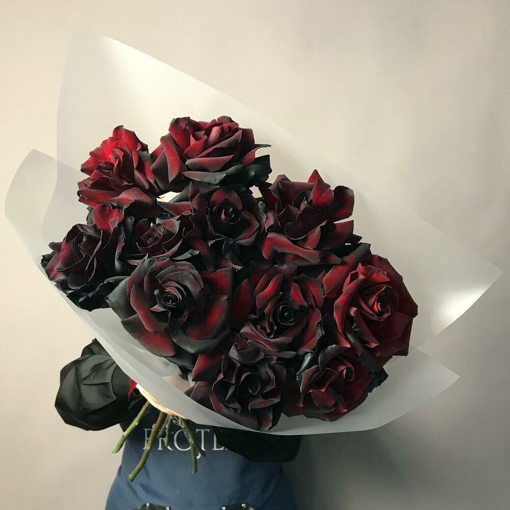 Букет из роз черная магия 11 шт.