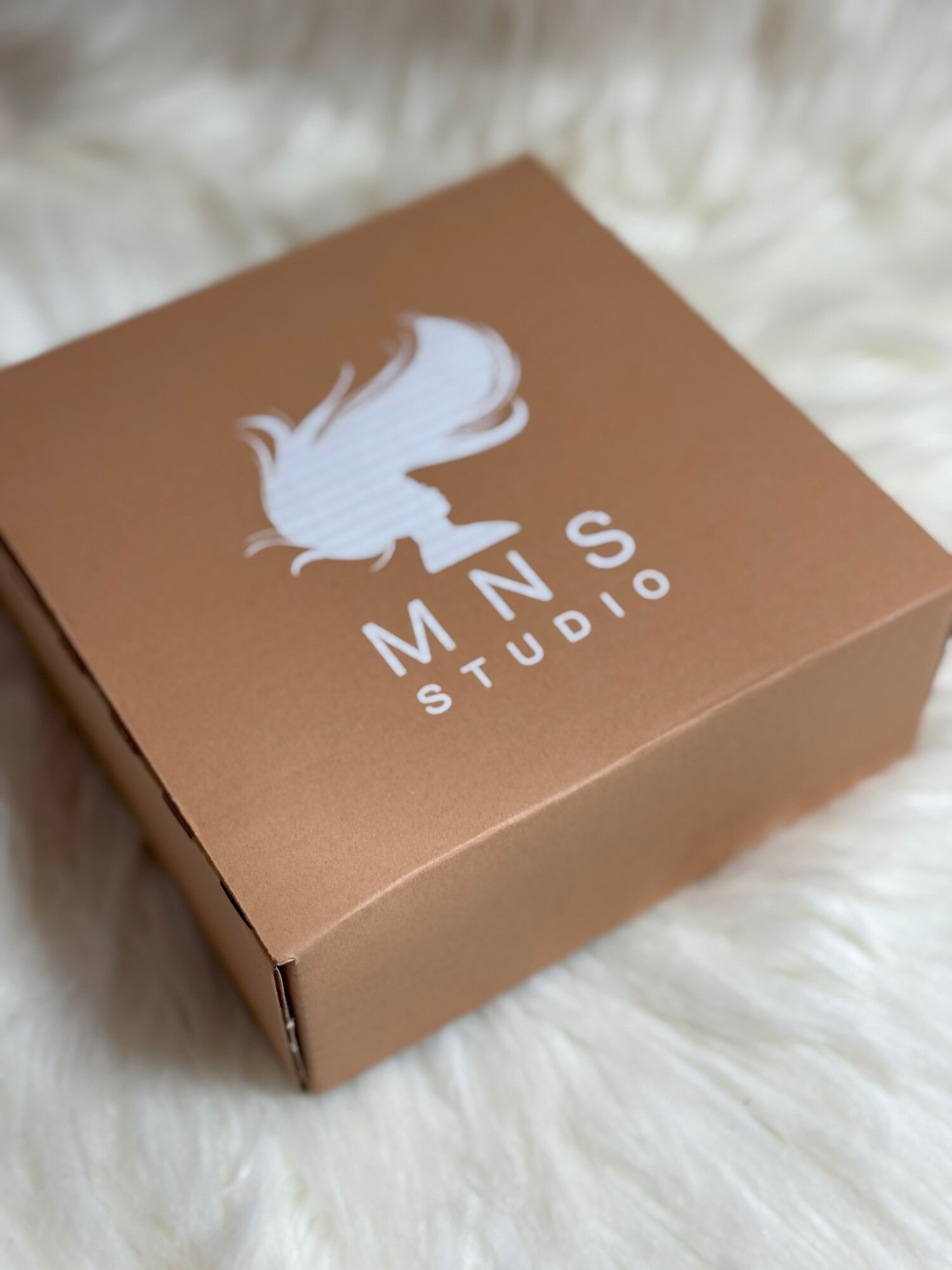 Резинка для волос со стразами сваровски MNS STUDIO, женская, 13x13 см, итальянская ткань Pantelleria, красная — фото 1
