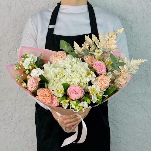 Изображение товара Букет Rybe-Flowers, гортензии, пионовидные розы, альстромерии, гвоздики, маттиолы