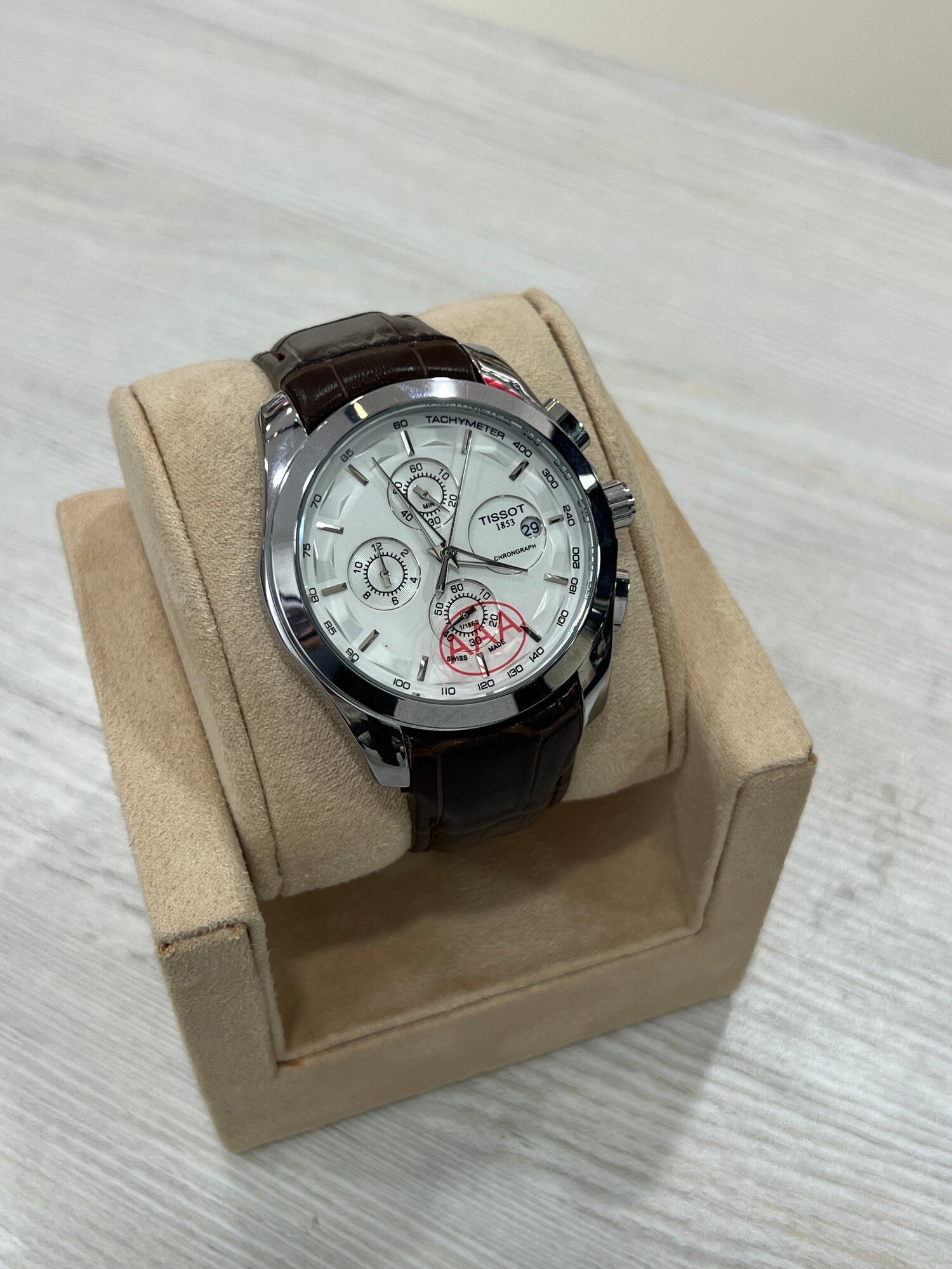 Наручные часы TISSOT, серый