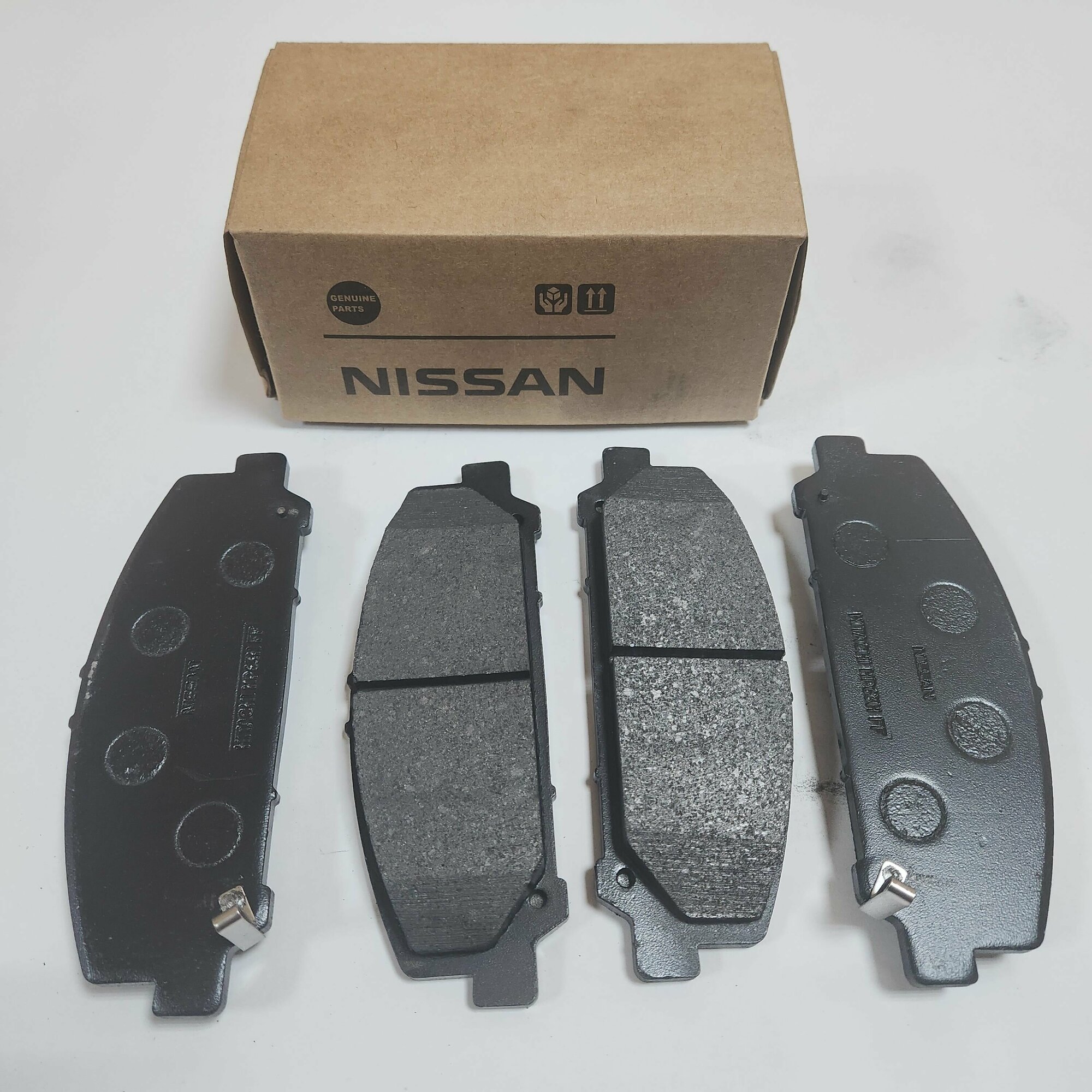 Колодки тормозные передние Nissan D1060-9FE0A (QX56, QX80)