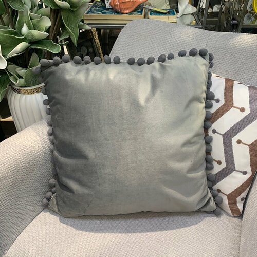 Подушка декоративная Бархат Casaentera серая 450х450