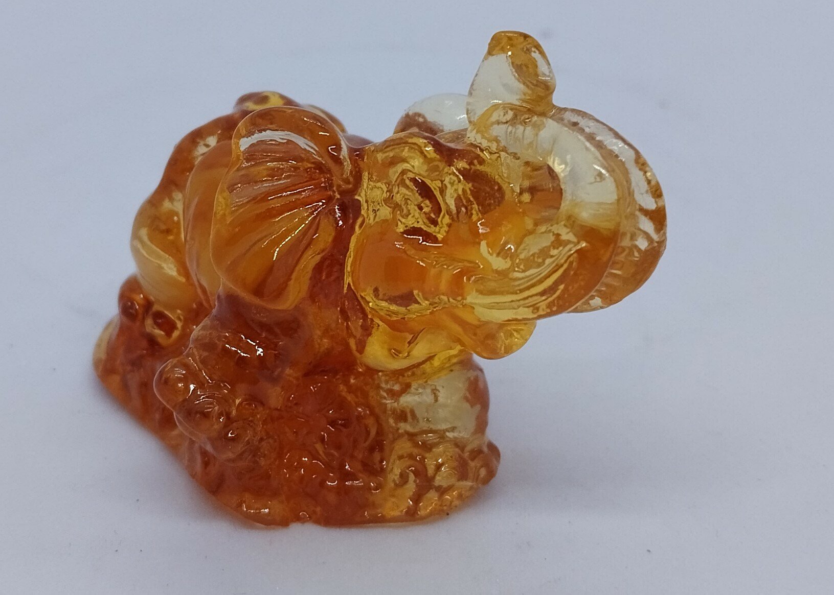 Янтарная фигурка "Слоник 21 грамм " — фото 1