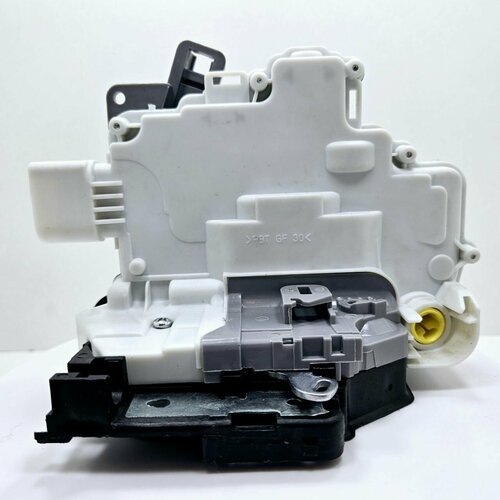 Замок двери 3C1837015A Volkswagen 5000₽