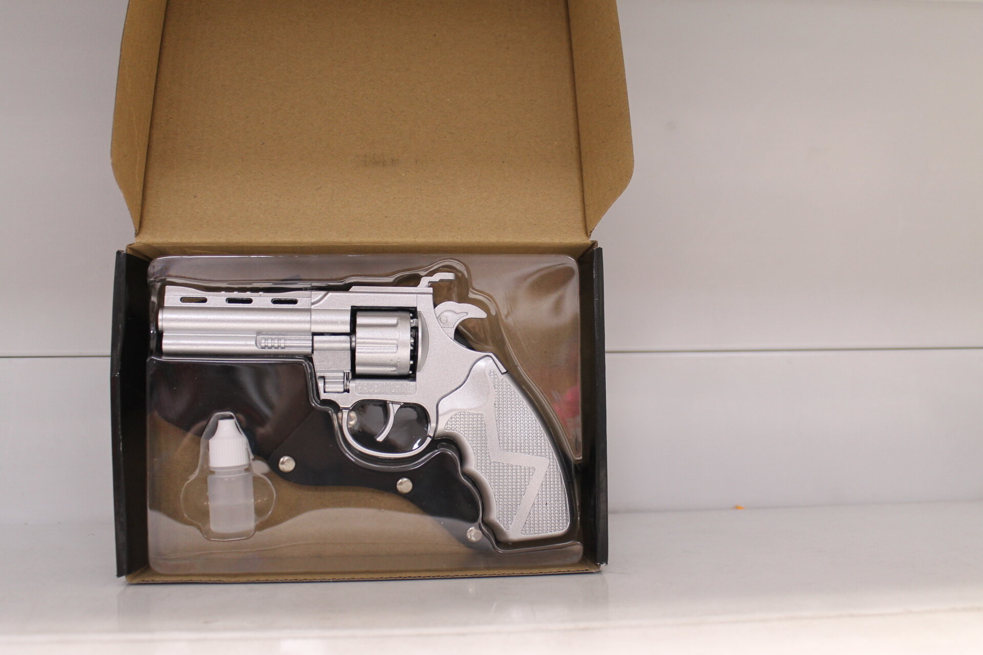 Детский восьмизарядный металлический револьвер с кобурой и коробкой Rev-silver-8