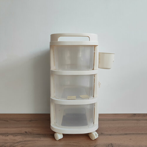 Шкаф пластиковый 3 секционный на колесах 5143₽