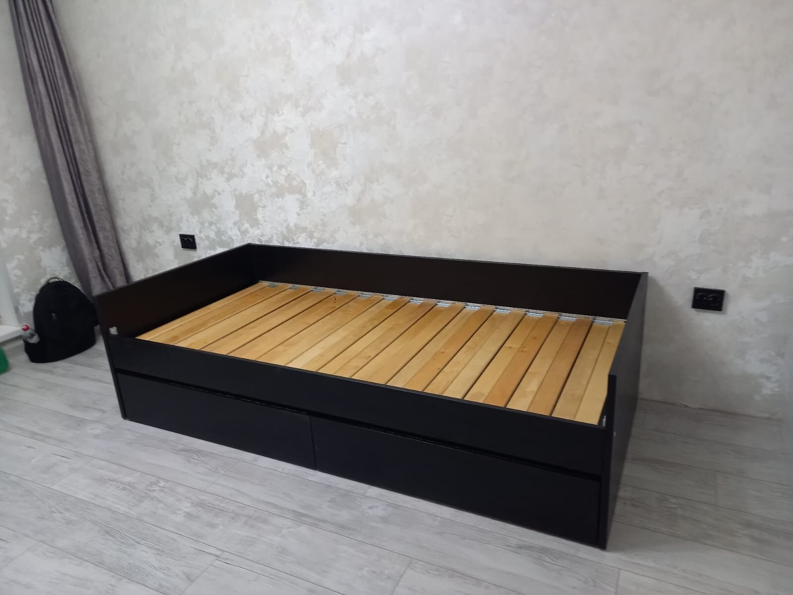 Кровать "Кастор", 90х200 см, 2 выдвижных ящика, с бортом, универсальная, ЛДСП, цвет венге — фото 1