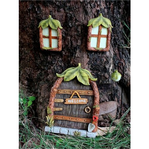 Дверь гнома на дерево