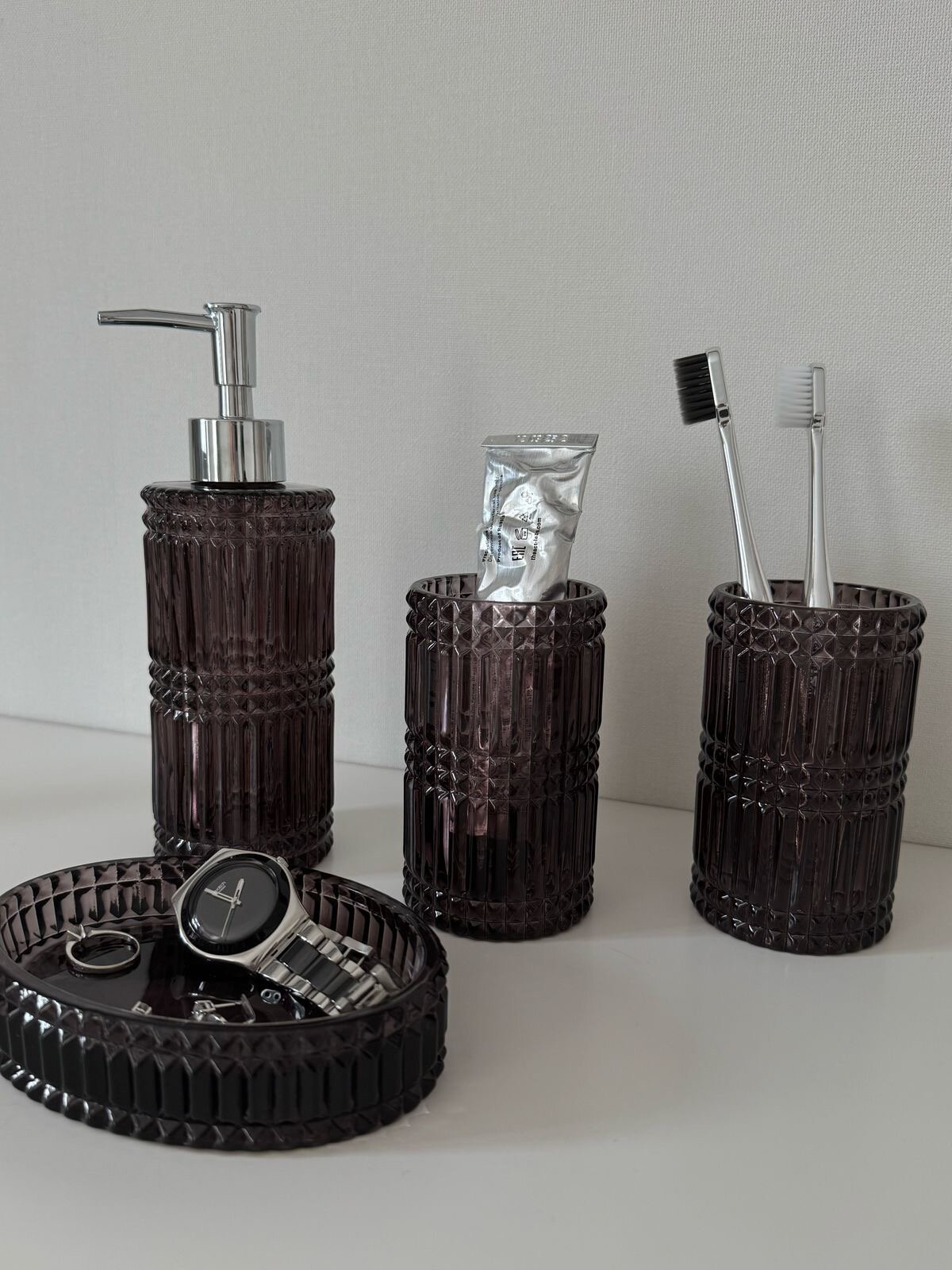 Набор аксессуаров для ванной комнаты, 4 предмета, стекло черное