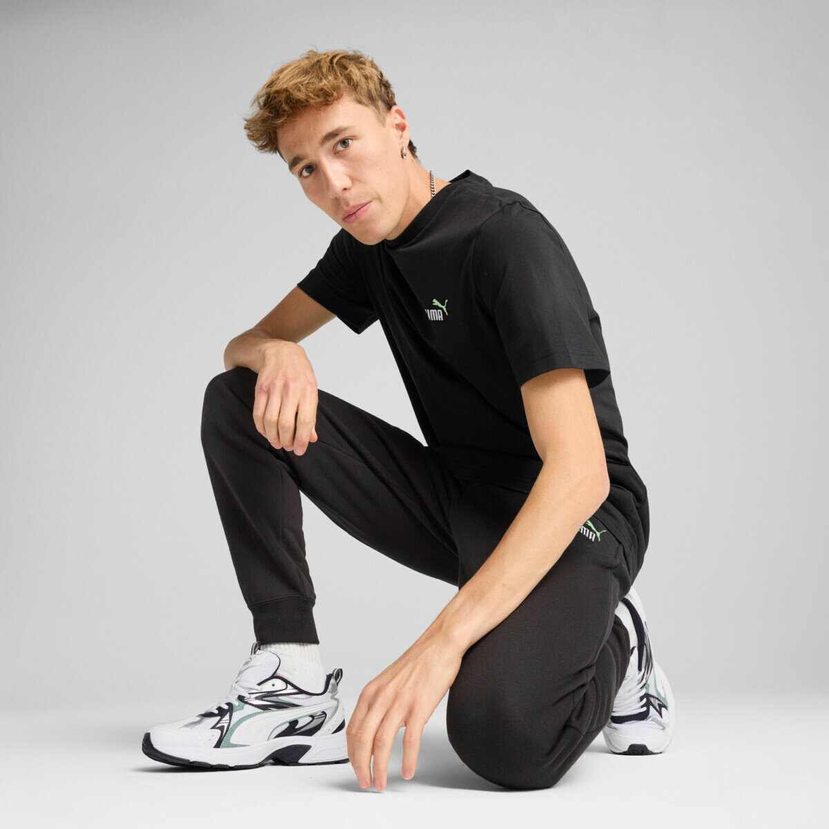 Футболка PUMA Essentials 2 Colour Small No. 1 Logo, размер M, черный/зеленый — фото 1
