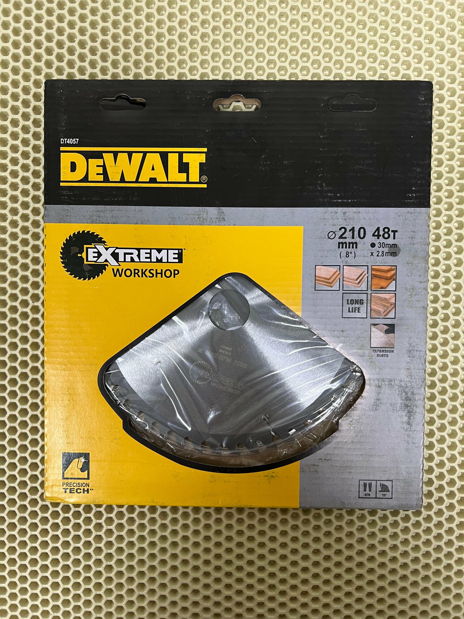 Пильный диск для резки дерева DeWalt 210x30mm 48T Extreme Workshop