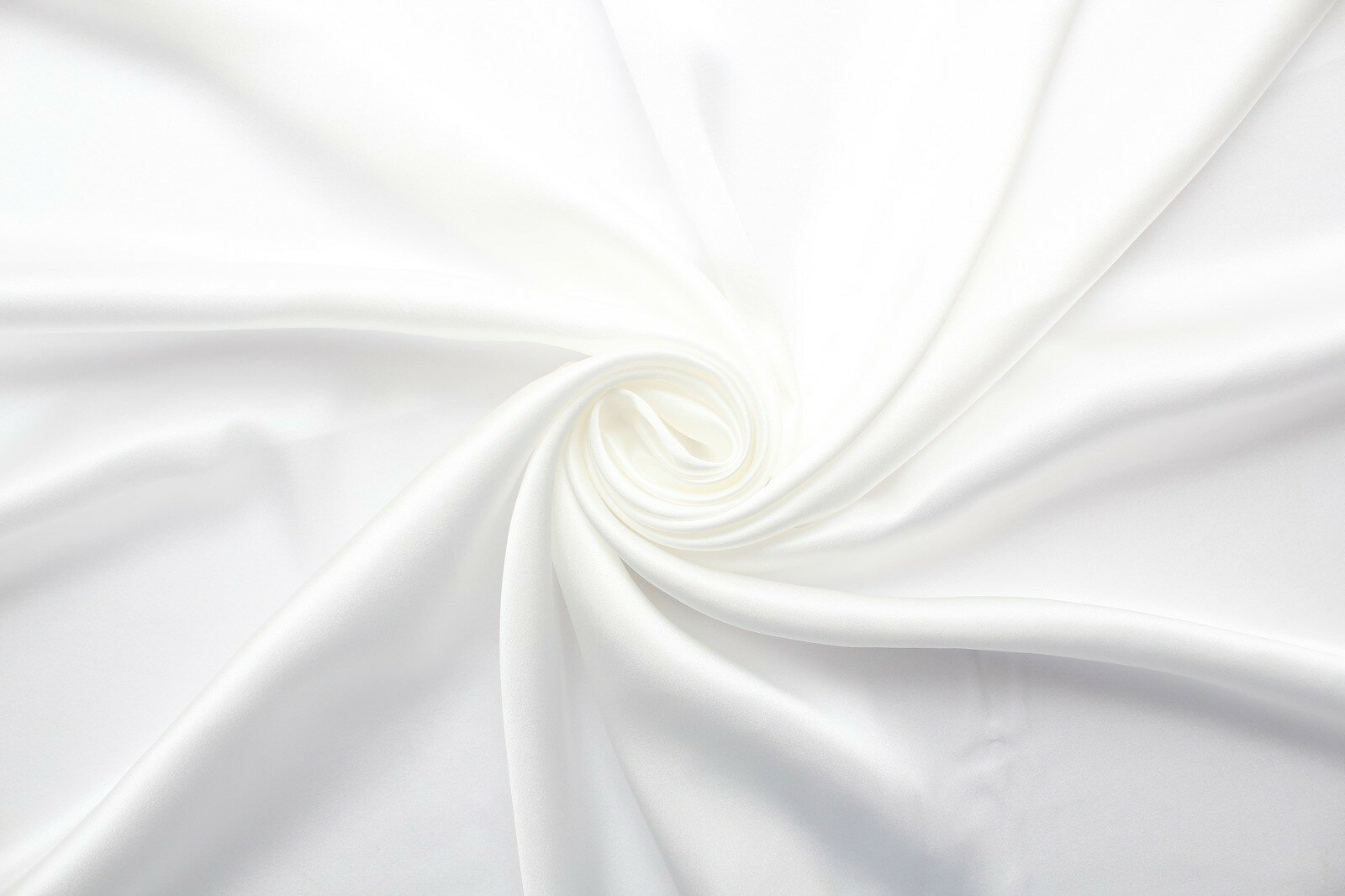 Ткань Шёлк-атлас Giorgio Armani молочно-белый, ш136см, 0,5 м