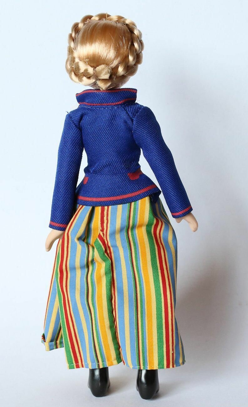 Кукла коллекционная в эстонском девичьем костюме — фото 1
