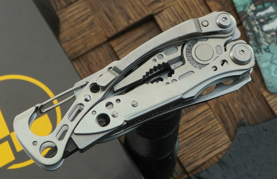 Мультиинструмент Leatherman Skeletool 830920 — фото 1