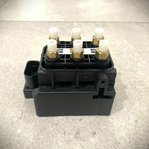 Блок клапанов для автомобилей Audi A8 D4 A6 C7 9500₽