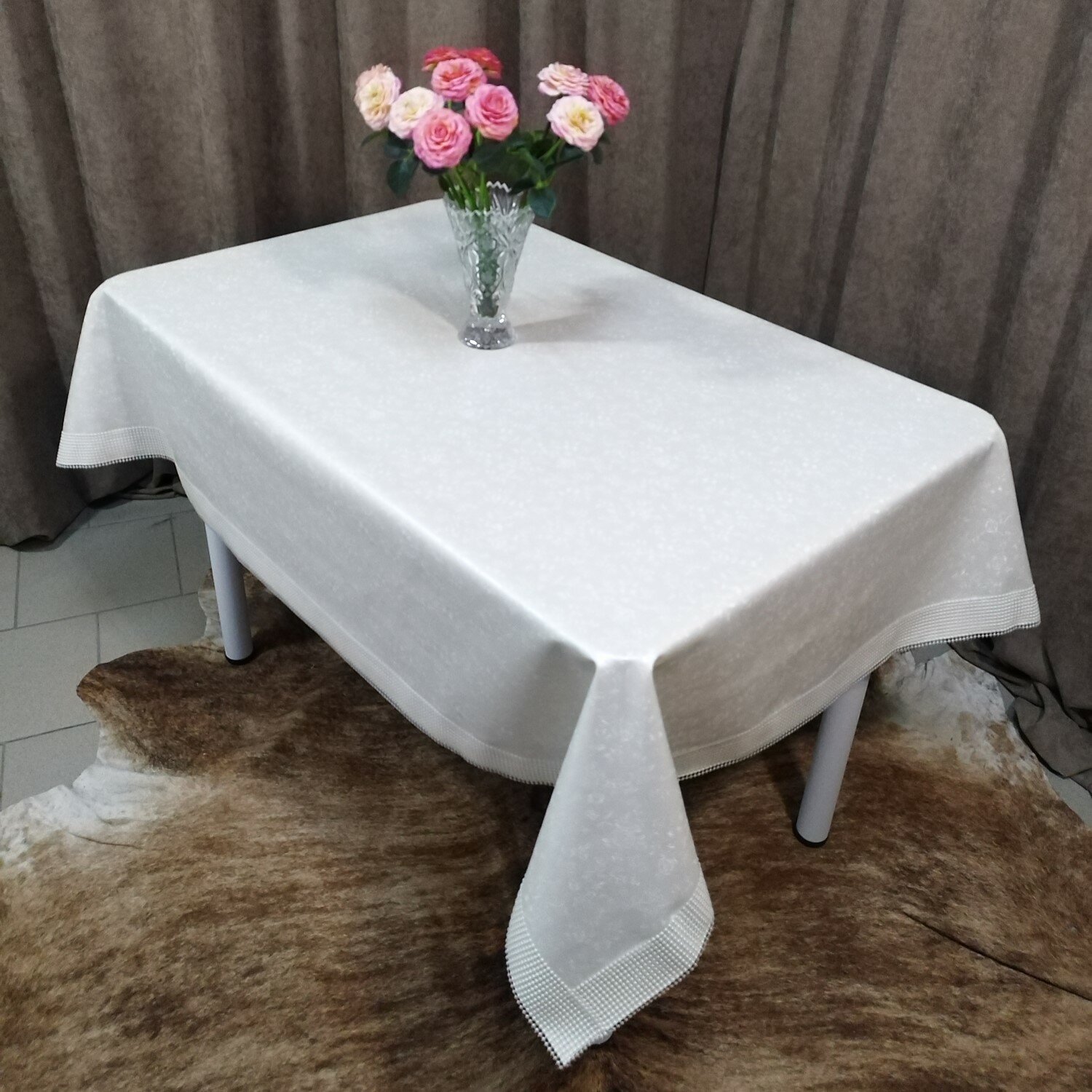 фото Скатерть-клеенка "Exclusive" на тканевой основе c полиуретановым покрытием, размер 128x154 см.