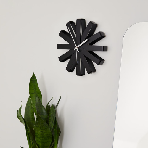 Изображение товара Часы настенные Umbra Ribbon D30 см, черныe