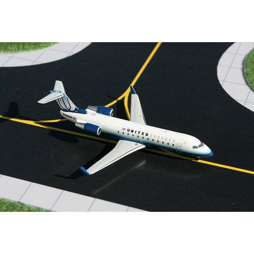 Plane bombardier CRJ200LR united express N466AW (длина 6,69 см)